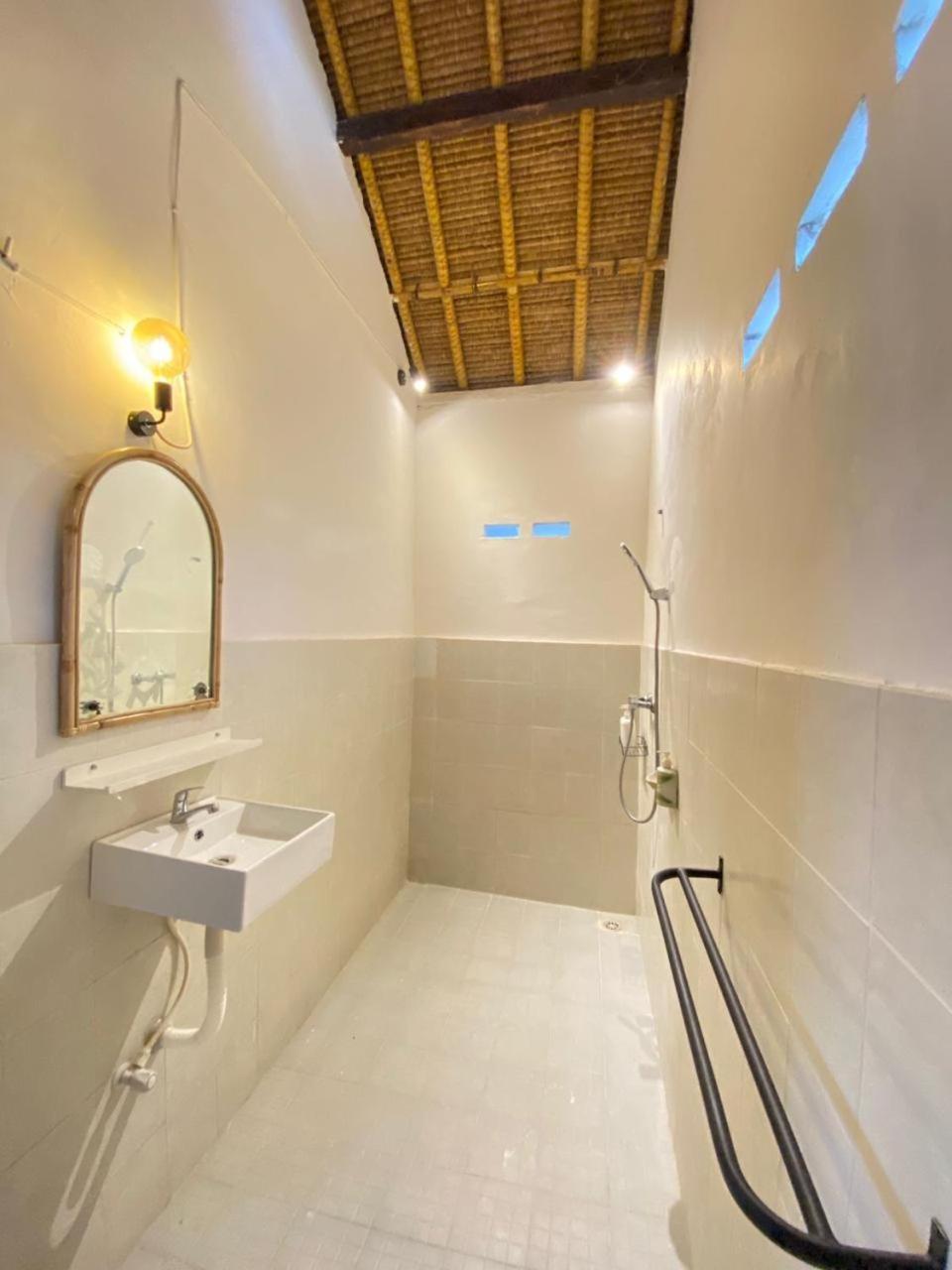 Surf Shack Grupuk Hotel Bumbang Екстериор снимка