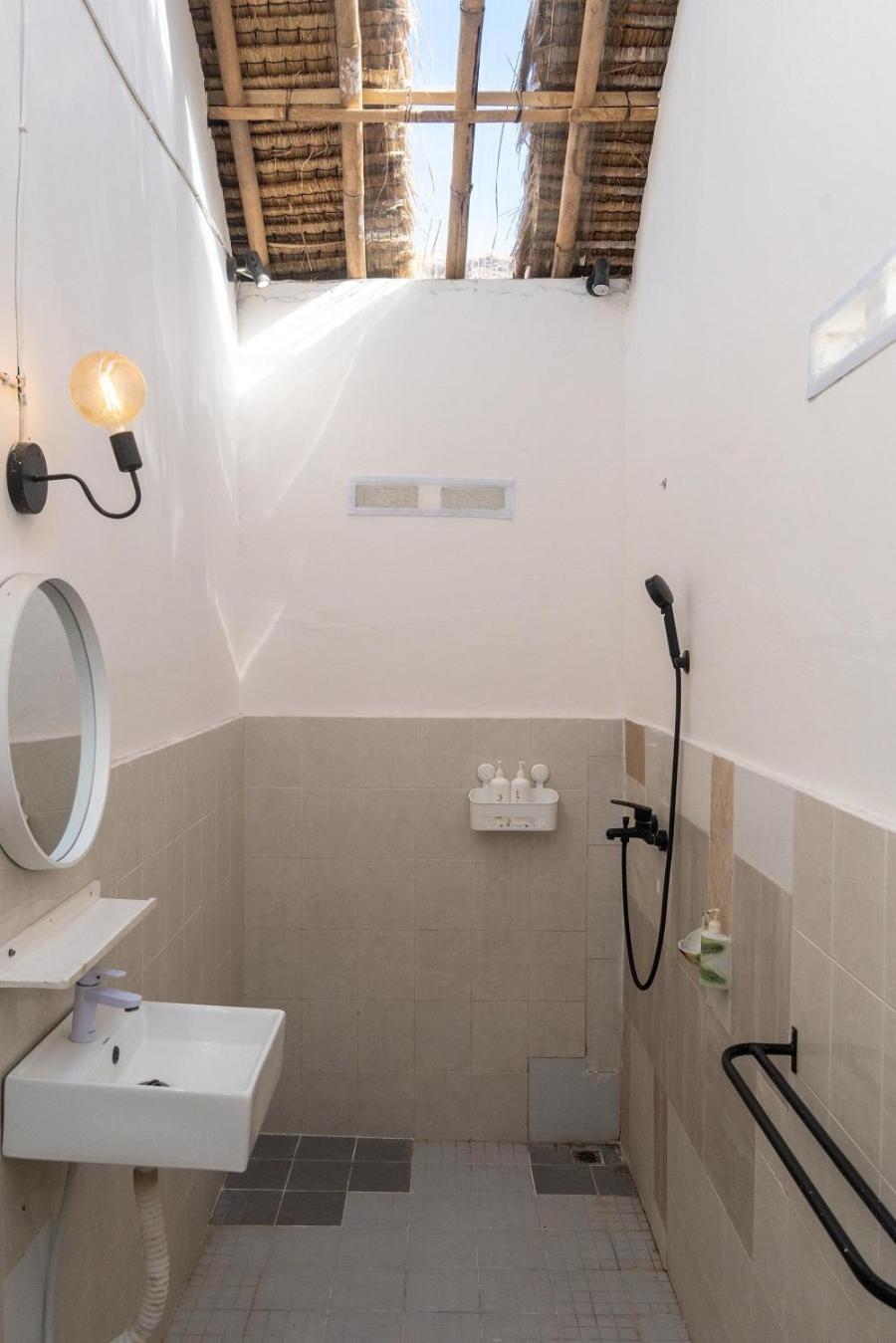Surf Shack Grupuk Hotel Bumbang Екстериор снимка